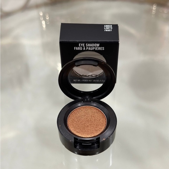 M.A.C. HOLIDAY-EXCLUSIVE KIT, BEST-SELLING PRODUCTS Sparkle Set. New full size - Picture 8 of 16